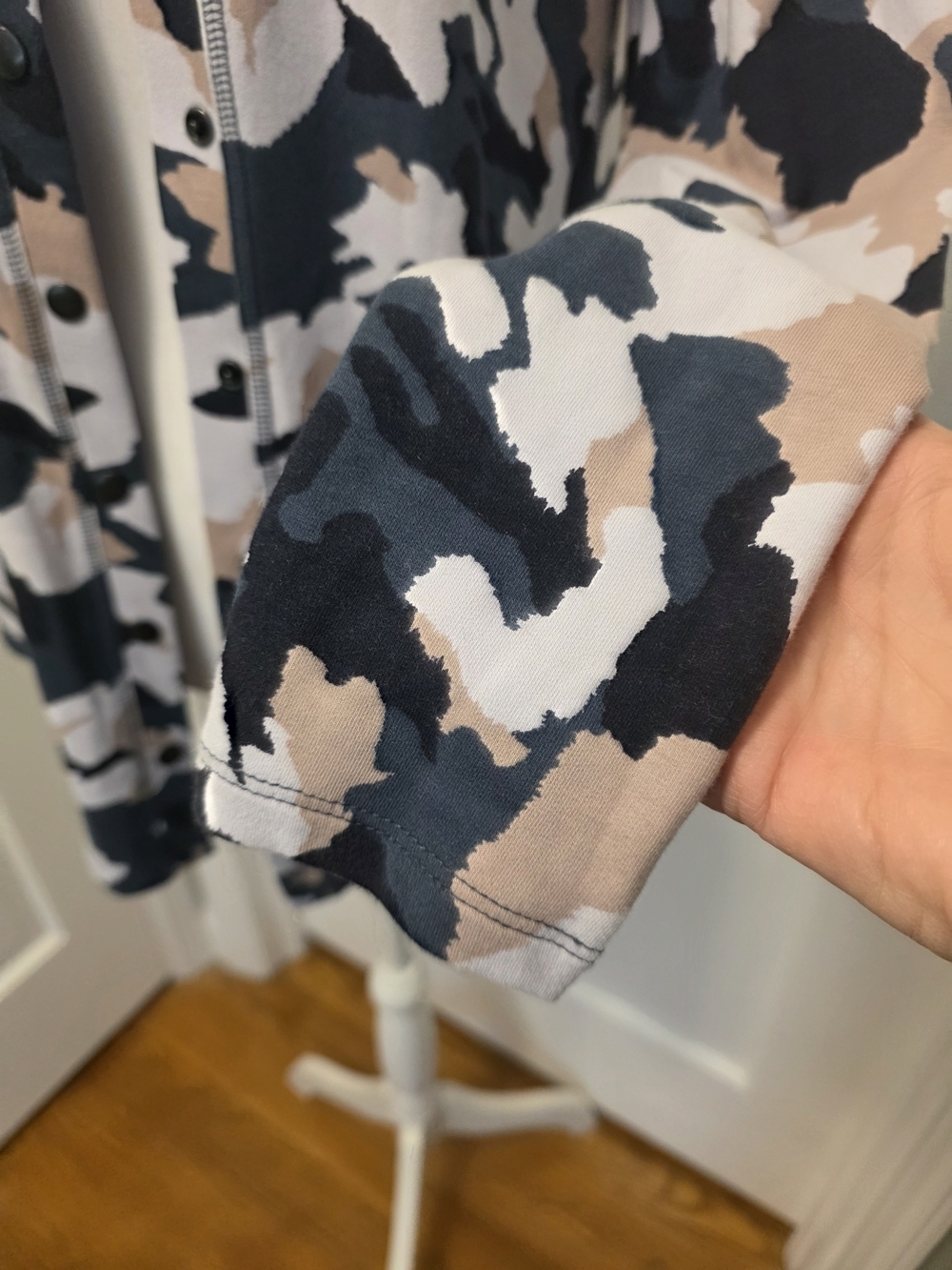 Logo Lounge Knit Camo Print Size XXS Cardigan in Navy, Beige & White - Picture 4 of 8